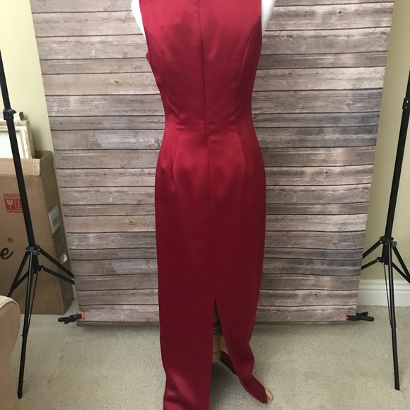 FINAL CALL!!! Utterly Elegant Lady in Red Gown 💃 - Picture 5 of 8